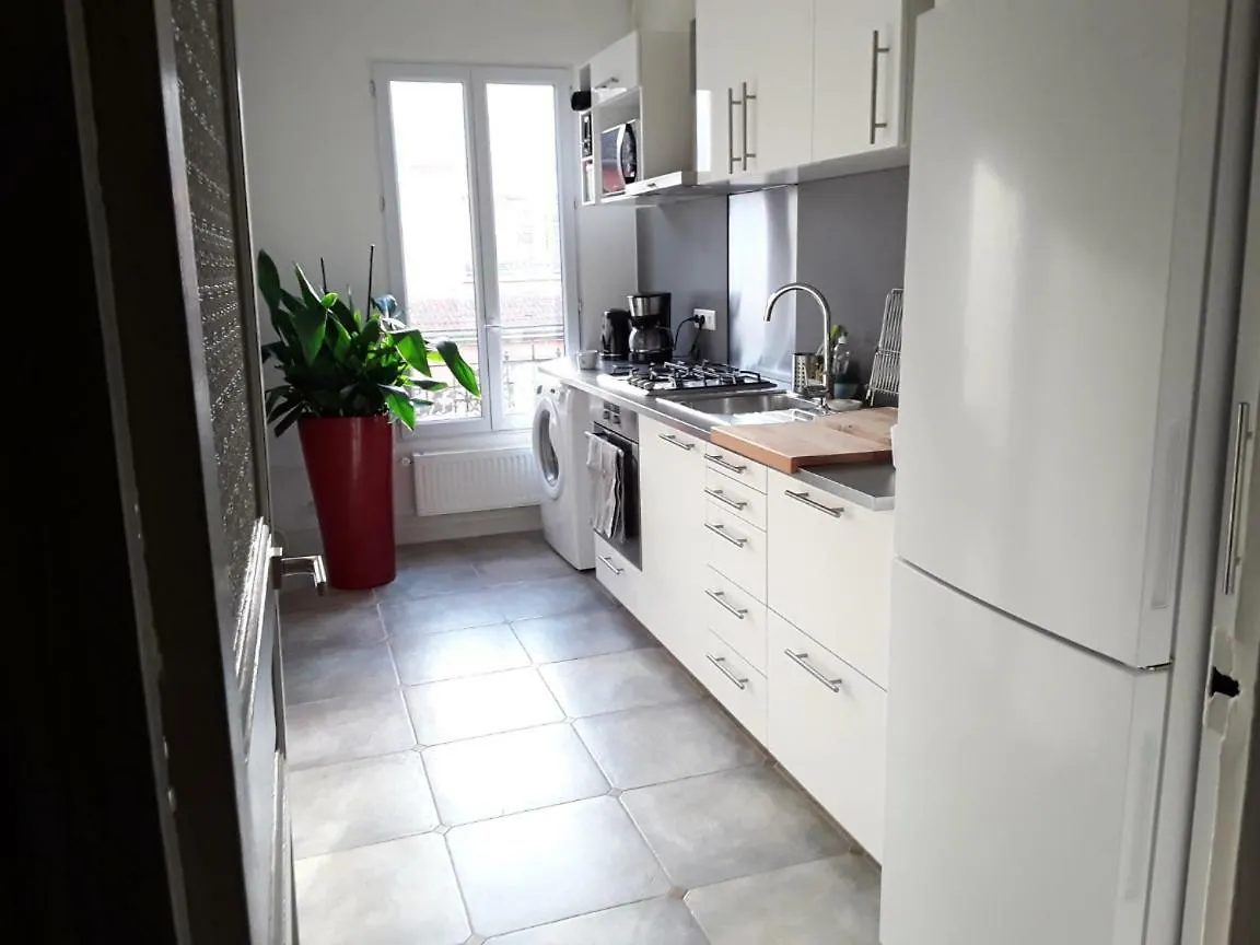 Apartment With Car Park - Charonne Neighborhood *